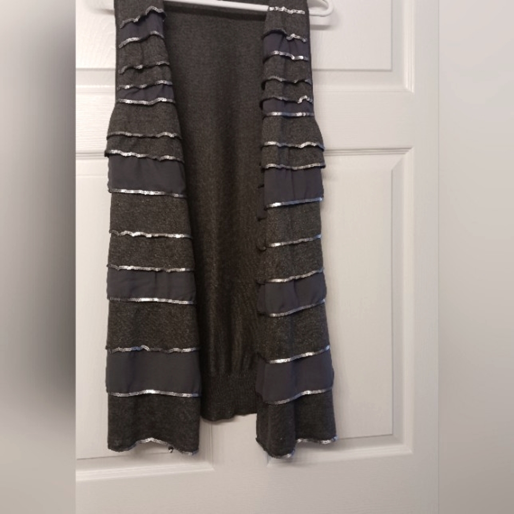 Cachet vest with sequin trim - Picture 2 of 7